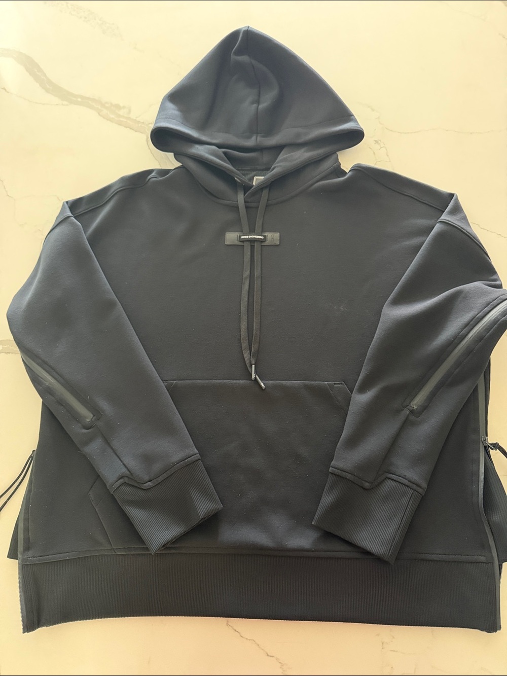 On Cloud Hoodie — Women’s Black Hooded Pullover Sweatshirt